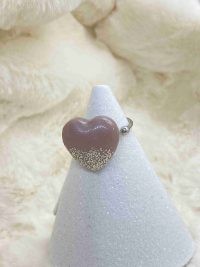 Anello con cuore in resina