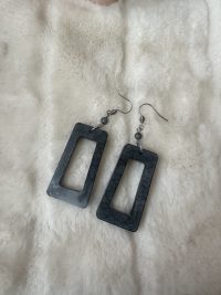 Orecchini bianco nero resina