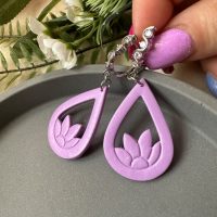 Orecchini Flower viola in argilla polimerica