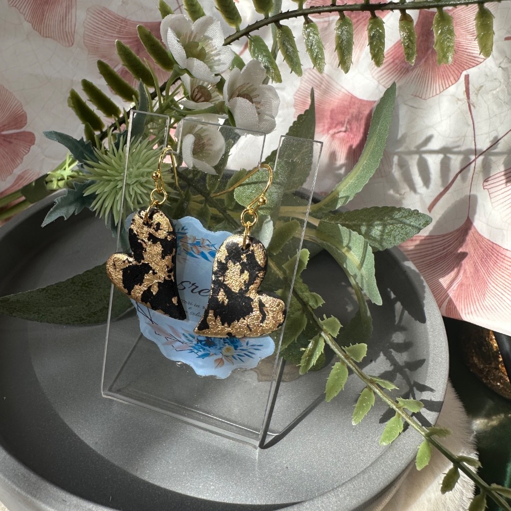 Orecchini Cuore oro nero in argilla